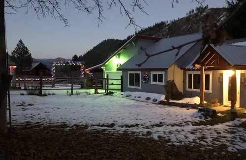 Peshastin Cottage | Ranchito with horses & privately owned river beach access 5 miles away.