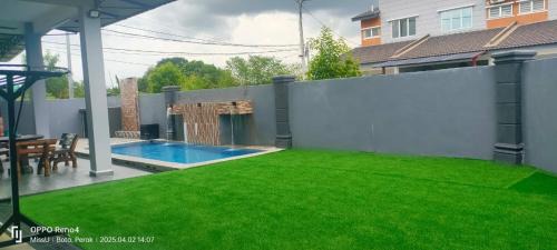 Bota House | Rania Homestay With Private Pool Seri Iskandar Perak Near UTP UITM