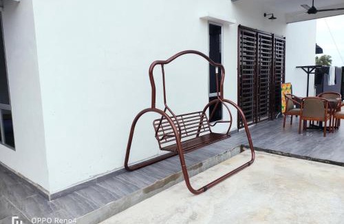 Bota House | Rania Homestay With Private Pool Seri Iskandar Perak Near UTP UITM
