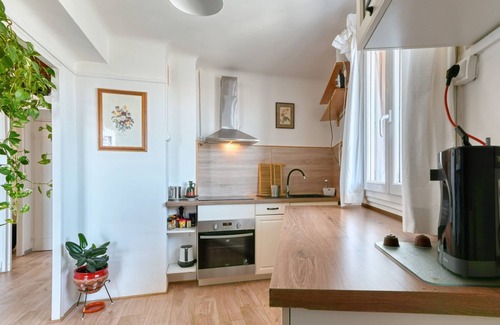 Saint-Charles Apartment | RANQUE-Appartement Moderne avec Loggia et Vue à Ma