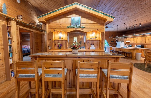 Rapid River House | Rapid River Lodge: Leaf Peeping and Waterfront Relaxation – Book Your Fall Stay!