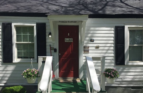 Falmouth House | Rappahannock River Cottage - close to I-95! Sleeps 6! Pets ok!