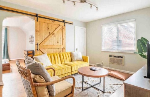 West Price Hill House | Rare Find Cozy Apartment Close to Downtownn