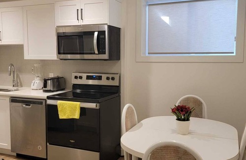 Sage Hill House | Rare find! Cozy family-friendly 2bed, 2RM, 4Guests