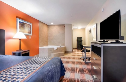 Mableton Hotel | Rare Find! FREE Parking! Martin Luther King Jr. National Historic Site Tour!