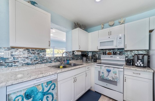 Schulte Park House | Rare Find, Inlaw suite, Oceanviews, Outside Dining, and Walk to Beach!