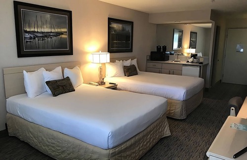 Warrenton House | RARE FIND! TWO COMFY UNITS FOR 8, SAUNA, POOL