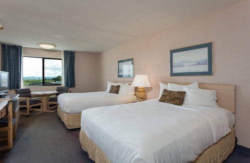 Warrenton House | RARE FIND! TWO COMFY UNITS FOR 8, SAUNA, POOL
