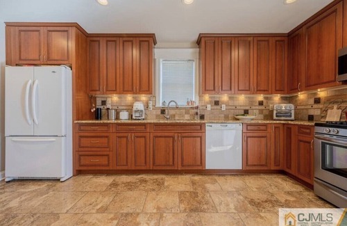 South Plainfield Apartment | Rare Historic Downtown Hideaway ~ Try Amazing Purple Mattresses - EXTENDED STAY