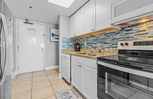 Myrtle Beach Condo | RARE JACUZZI HONEYMOON CONDO/1000SQFT/2BATH/SWING