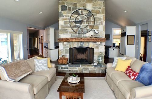 Northport House | Rare July 12th week available! Panoramic views from this updated oceanfront home