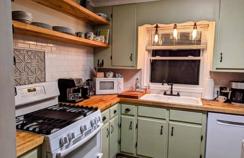 Carrboro House | Rare Remodeled Home with 2 California King Beds Walkable to Carrboro and Weaver