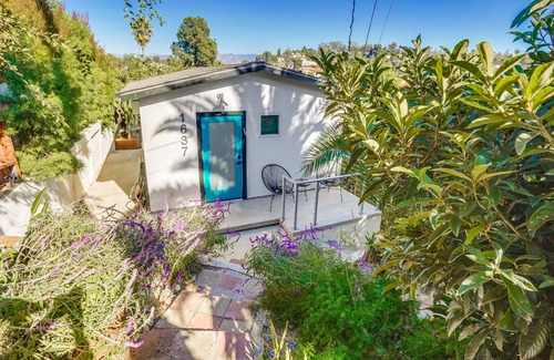 Elysian Heights House | Rare Stand-Alone Bungalow - Your Echo Park Hideaway! Dog-friendly and Quiet!nn