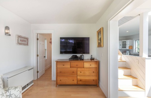 Port Clyde Cottage | Raspberry Cottage: Above Port Clyde Village, Ocean Front Cottage, with Views of the Harbor
