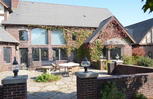 Ames House | Raspberry Hill Bed & Breakfast at the edge of Ames