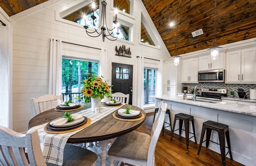 Broken Bow Cabin | Rated as one of the top 15 most romantic getaways in Oklahoma