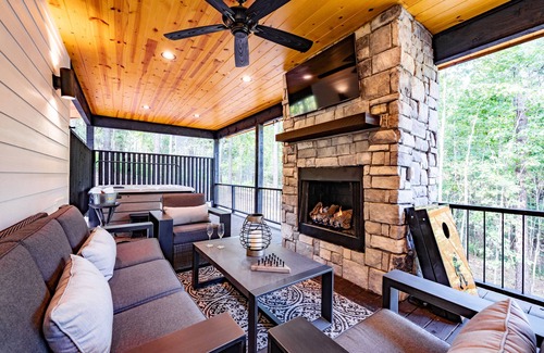 Broken Bow Cabin | Rated as one of the top 15 most romantic getaways in Oklahoma