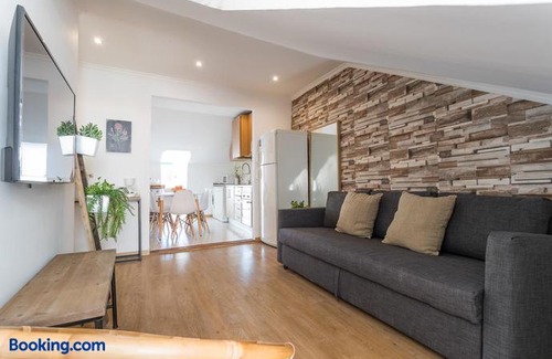 Santa Isabel Apartment | Rato Cozy 3BR w/balcony - by LU Holidays