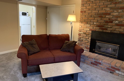 Lower Rattlesnake Apartment | Rattlesnake- Secluded Greenough Park studio