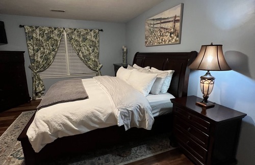 Versailles Other | Raven Fox Farm-Country Charm! 5 BR Only 8 miles from Keeneland and BG Airport