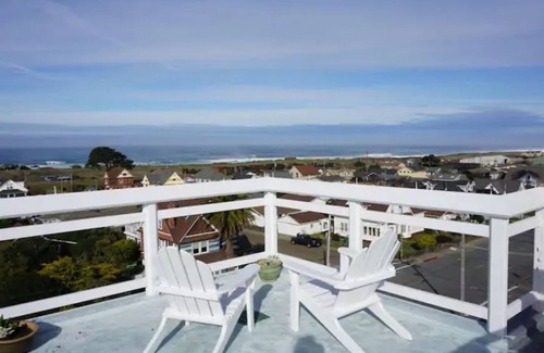 Fort Bragg Apartment | Raven Room - Historic Weller House Water Tower