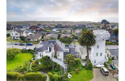 Fort Bragg Apartment | Raven Room - Historic Weller House Water Tower