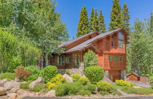 Olympic Valley Ski Chalet | Ravenscroft - Four bedroom ski chalet in Palisades+On shuttle+AC+Lake Tahoe