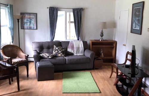 Mendenhall Valley House | Raw Gold - Affordable, Near Mendenhall Glacier, Trails, and Conveniences - DISCOUNTS ON TOURS!