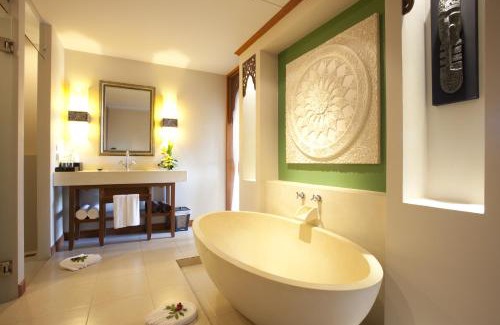 Rawai Resort | Rawai Palm Beach Resort - SHA Extra Plus
