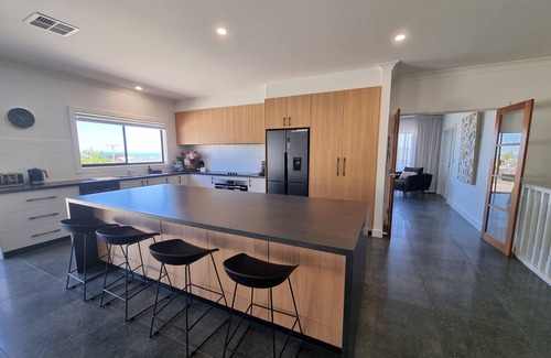 Kingscote House | Rawson's Kingscote-Absolute Luxury, Wifi, Billiards, Games Room, Beach Towels
