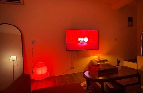 Zhongzheng House | RB house 2 min walk metro guting 55 inch smart TV 3 floors Lo-fi style house