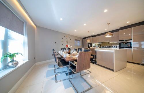 Batley House | *RD7C* For your most relaxed & Cosy stay + Free Parking + Free Fast WiFi *