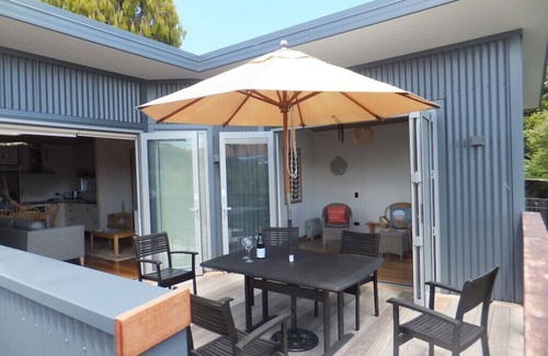 Akaroa House | Re-Built Bach to modern day Kalamata