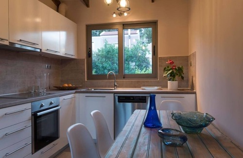 Kato Galatas Villa | Rea's Sea House with private pool (10m x 4m)