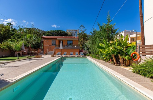 Kato Galatas Villa | Rea's Sea House with private pool (10m x 4m)