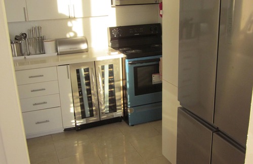 Hollywood South Central Beach Condo | Real beachfront large 2+2 unit, large balcony, magnificent views.