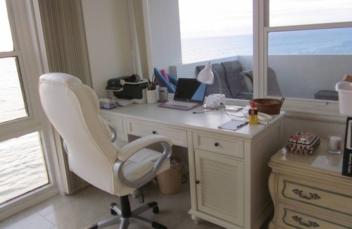 Hollywood South Central Beach Condo | Real beachfront large 2+2 unit, large balcony, magnificent views.