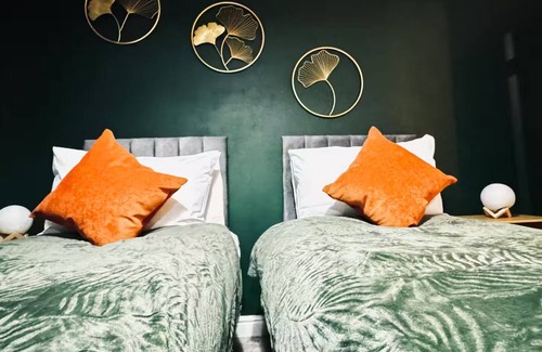 George Green Apartment | REALocator HUB - spacious 2bed2bath + Parking + Storage in SL3