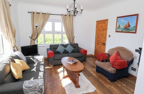 Claddaghduff Cottage | REALT NA MAIDNE, family friendly in Claddaghduff, County Galway