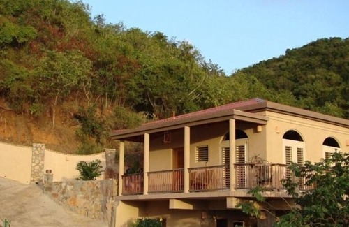Estate Hansen Bay Cottage | Rebecca's Fancy - directly across from Hansen Bay