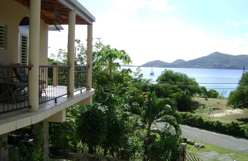 Estate Hansen Bay Cottage | Rebecca's Fancy - directly across from Hansen Bay