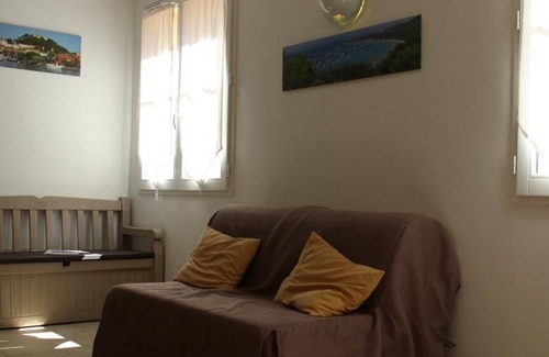 Porquerolles Apartment | Recent apartment for 4 people in Porquerolles. Holiday vouchers.