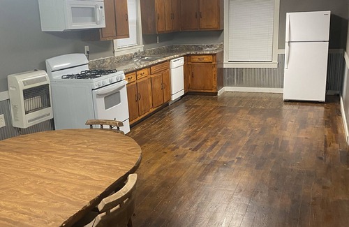 Gregory Cabin | Recent Remodel 2-bedroom 1 bath. Minutes from Steve N Wilson Raft Creek WMA