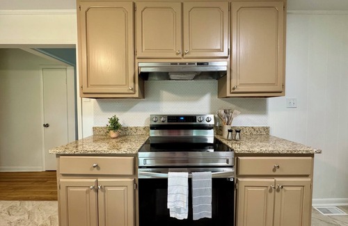 Perry House | Recently Remodeled, Pet-Friendly Home 10 min from GA Fairgrounds