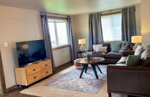 Philipsburg House | Recently remodeled family home with large fenced in back yard, Full size kitchen, 2 full bathrooms, Bedroom 1 has a king size bed, Bedroom 2 has a queen size bed. The flex space has a trundle bed with 2 twins.