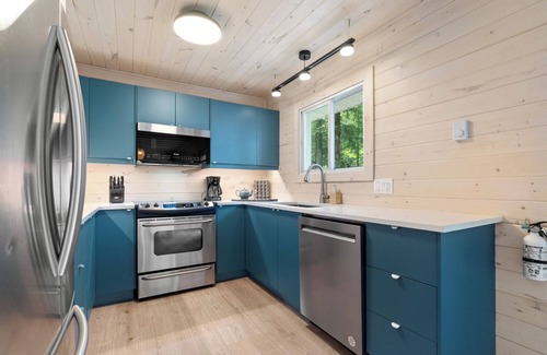 North Frontenac Cottage | Recently Reno'd Cottage At Pristine Big Gull Lake!