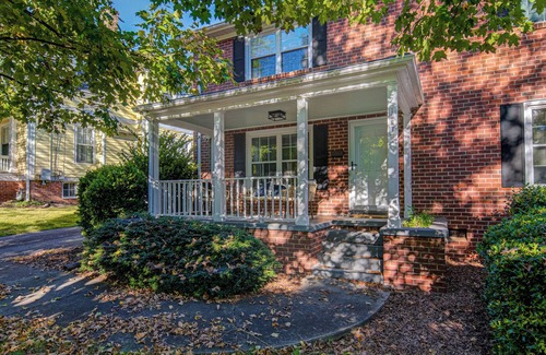Winston - Salem House | Recently renovated luxury duplex unit. Short walk to Atrium WF Baptist Hospital!