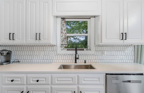 Wise House | RECENTLY RENOVATED - 180-degree views, 2-story boathouse & OPTIONAL BOAT RENTALS