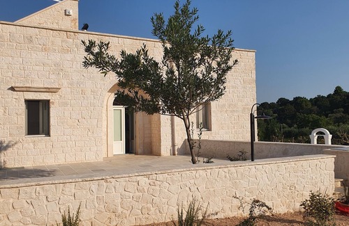 Cisternino House | Recently restored holiday home in a quiet and private area.