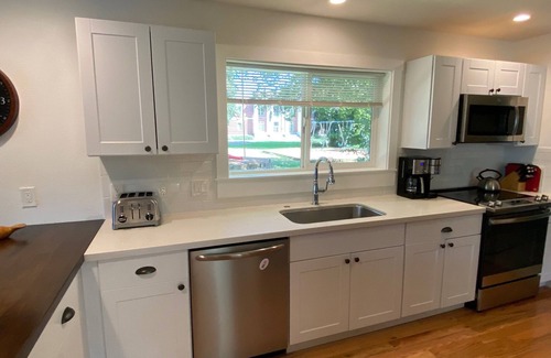 Corvallis House | Recently Updated - 3 Blocks to Downtown and OSU!